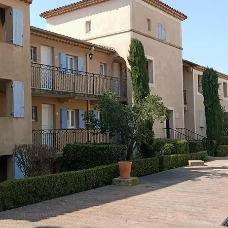 Apartment T2 Climatise Avec Belle Vue , Golf De Pont-royal *