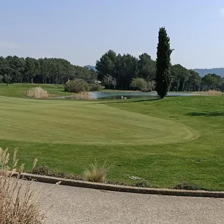 T2 Climatise Avec Belle Vue , Golf De Pont-royal Apartment *