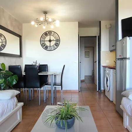 Apartment T2 Climatise Avec Belle Vue , Golf De Pont-royal *