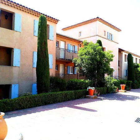 Apartment T2 Climatise Avec Belle Vue , Golf De Pont-royal *