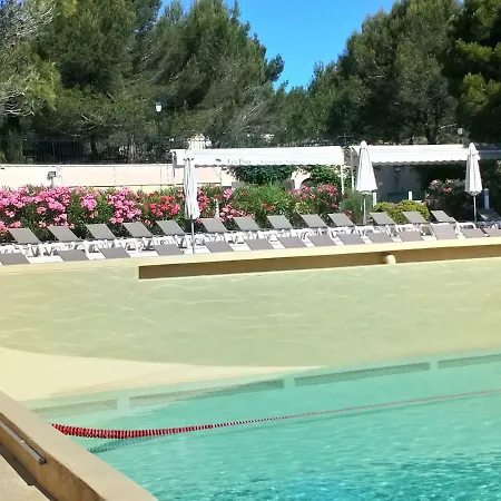 T2 Climatise Avec Belle Vue , Golf De Pont-royal Mallemort